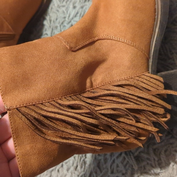 Women's short fringe boots - Picture 2 of 4